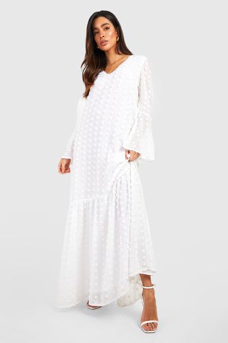 Womens Textured Dobby Flare Sleeve Maxi Dress - - 10 - boohoo - Modalova