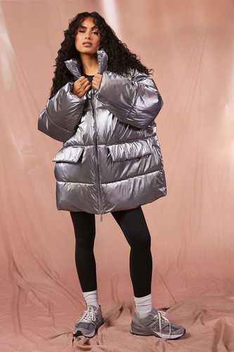 Womens Metallic Oversized Hooded Puffer Jacket - - 10 - boohoo - Modalova