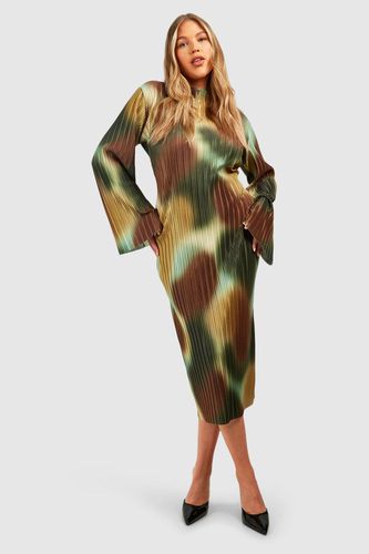 Womens Plus Printed Plisse Flare Sleeve Midaxi Dress - - 16 - boohoo - Modalova