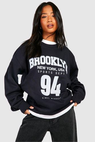 Womens Petite Brooklyn Slogan Printed Varsity Oversized Sweatshirt - - L - boohoo - Modalova