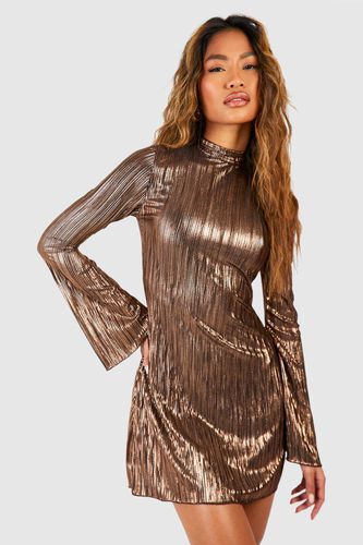 Womens Metallic Plisse Flare Sleeve Shift Dress - - 10 - boohoo - Modalova
