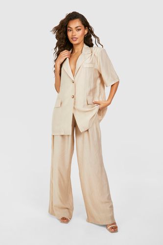 Womens Textured Crinkle Relaxed Fit Wide Leg Trousers - - 10 - boohoo - Modalova