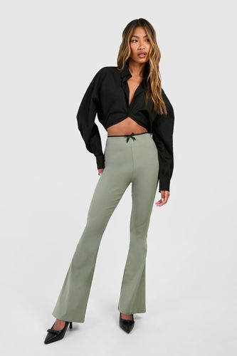 Womens Bengaline Bow Detail Flare Trouser - - 8 - boohoo - Modalova