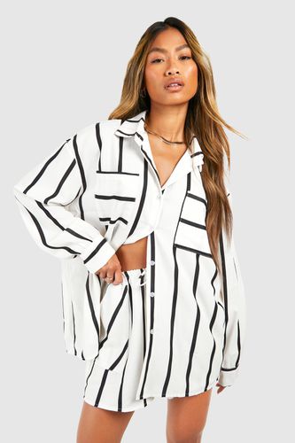 Womens Hammered Mono Stripe Relaxed Fit Shorts - - 16 - boohoo - Modalova