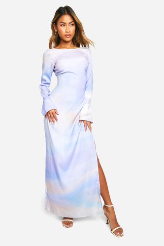 Womens Satin Flare Sleeve Open Back Printed Maxi Dress - - 10 - boohoo - Modalova