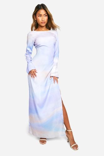 Womens Satin Flare Sleeve Open Back Printed Maxi Dress - - 18 - boohoo - Modalova