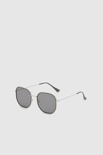Womens Tinted Metal Frame Round Sunglasses - - One Size - boohoo - Modalova