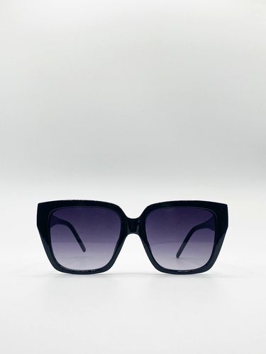 Plastic Frame Oversized Cat Eye Sunglasses - - One Size - SVNX - Modalova