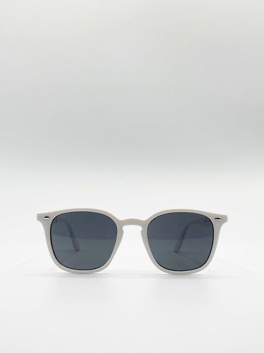 Classic Preppy Square Sunglasses With Key Hole Nosebridge - - One Size - SVNX - Modalova