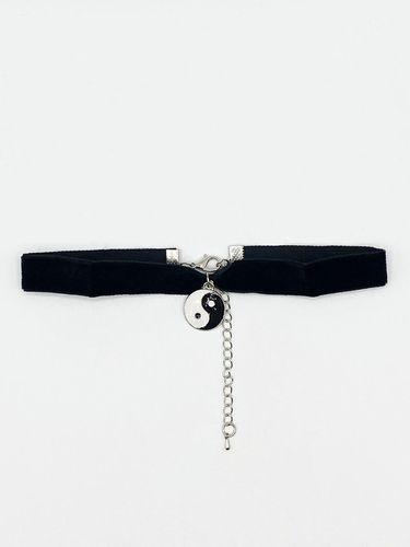 Womens Faux Velvet Choker Necklace with Ying Yang Charm - One Size - NastyGal UK (+IE) - Modalova
