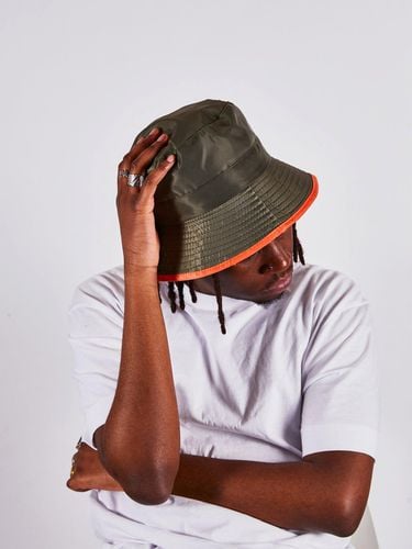 Nylon Bucket Hat With Contrast Trim And Drawstring In Moss - - One Size - SVNX - Modalova