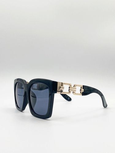 Womens Oversized Sunglasses with Gold chain detail - - One Size - SVNX - Modalova