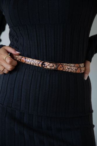 Womens Faux Snake Print Thin Belt in Coral - - One Size - NastyGal UK (+IE) - Modalova