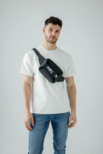 Cross Body Bag in Black - One Size - SVNX - Modalova