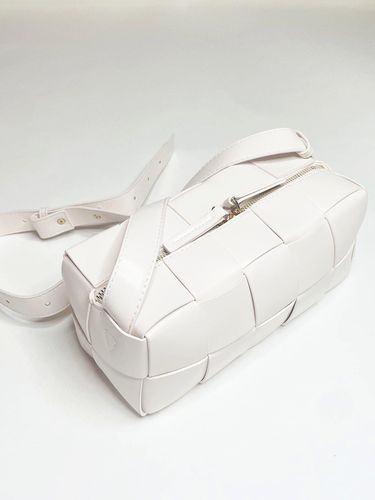 Womens Woven PU Shoulder Bag in Cream - - One Size - SVNX - Modalova