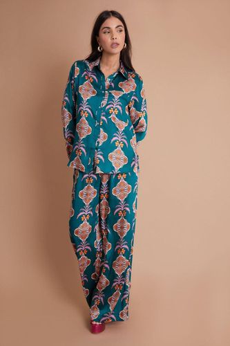 Womens Oversized Long Sleeved Shirt In Satin Print - 10 - NastyGal UK (+IE) - Modalova