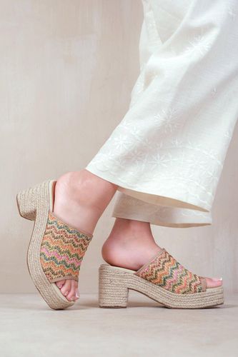 Womens 'Horizon' Open Toe Flat Sandal With Diamante Detail & Single Broad Strap - - 5 - NastyGal UK (+IE) - Modalova