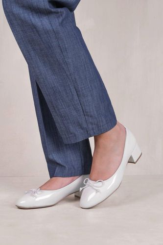 Womens 'Wonder' Low Block Heel With Bow Detail - - 7 - Where's That From - Modalova