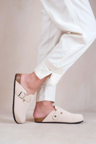 Womens 'Palm' Closed Toe Flat Sandals With Buckle Detail - - 3 - NastyGal UK (+IE) - Modalova