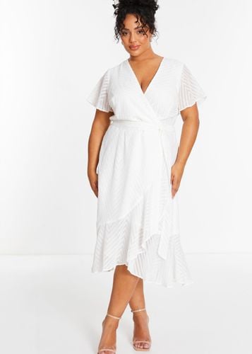 Womens Curve Textured Wrap Midi Dress - - 24 - Quiz - Modalova