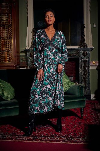 Womens Long Sleeved Floral Midi Dress With Lace Trims In Green - - 6 - NastyGal UK (+IE) - Modalova