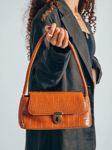 Womens Moc Croc PU Shoulder Bag With Clasp - One Size - SVNX - Modalova