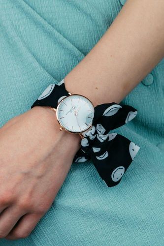 Womens Smiley Changeable Fabric Knot Tie Strap Boho Wristwatch - One Size - The Colourful Aura - Modalova
