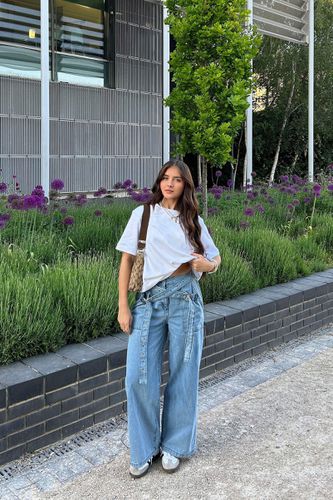 Womens Petite Cross Over Belt Jeans - - 16 - NastyGal UK (+IE) - Modalova