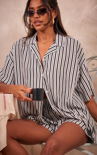 Womens Stripe Oversized Boxy Short Sleeve Shirt - 6 - NastyGal UK (+IE) - Modalova