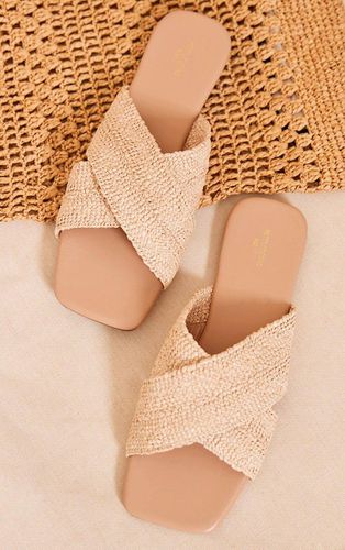 Womens Cream Wide Fit Square Toe Cross Strap Flat Sandals - - 3 - NastyGal UK (+IE) - Modalova