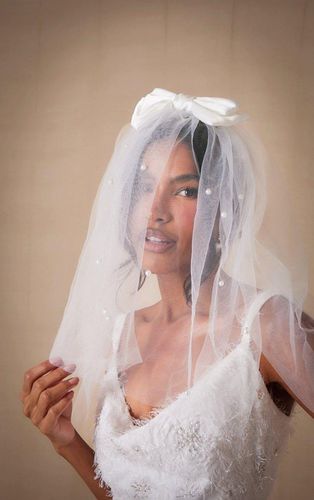 Womens Satin Bow Pearl Detail Bridal Veil Headband - One Size - NastyGal UK (+IE) - Modalova