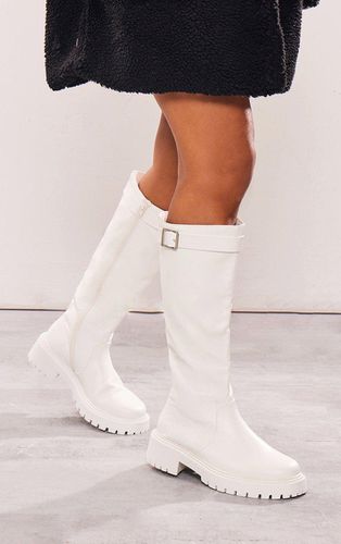 Womens Wide Fit PU Chunky Flat Knee High Buckle Boots - 3 - NastyGal UK (+IE) - Modalova