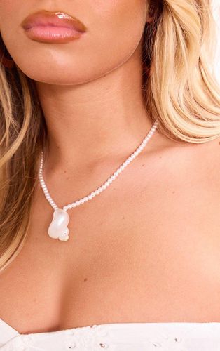 Womens Pearl Opaque Shell Detail Necklace - - One Size - NastyGal UK (+IE) - Modalova
