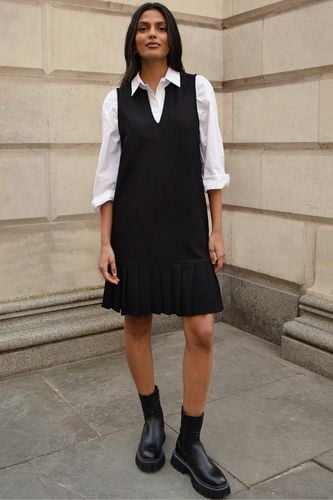 Womens 'Sabrina' V-Neck Pleated Hem Ponte Pinafore Dress - - 8 - NastyGal UK (+IE) - Modalova
