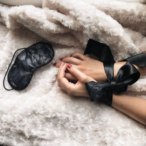 Silky Handcuffs - Black - One Size - Bijoux Indiscrets - Modalova