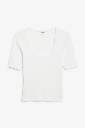 Enges T-Shirt Mit Tiefem Ausschnitt - Monki - Modalova