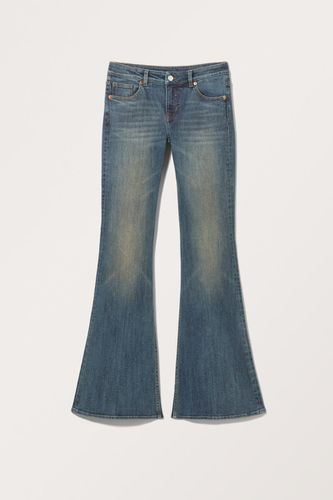 Katsumi Jeans Mit Schlag Und Niedriger Taille - Blau - Monki - Modalova