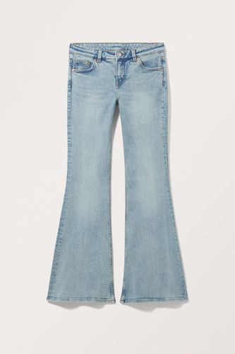 Katsumi Jeans Mit Schlag Und Niedriger Taille - Blau - Monki - Modalova