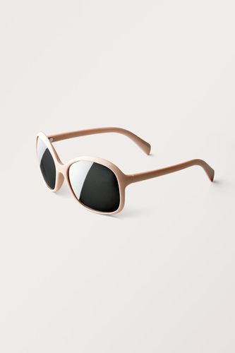 Große Ovale Sonnenbrille - Beige - Monki - Modalova