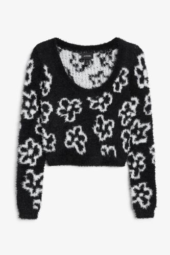 Flauschiger Strickpullover Mit U-Boot-Ausschnitt - Schwarz Weiß Mehrfarbig - Monki - Modalova