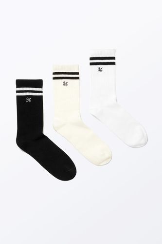 Er-Pack Gestreifte, Bestickte Socken - Mehrfarbig - Monki - Modalova