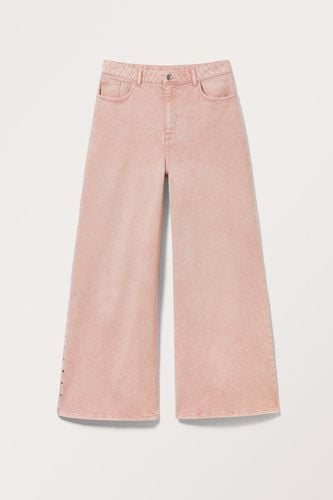 Hose Mit Weitem Bein Und Nieten - Rosa - Monki - Modalova