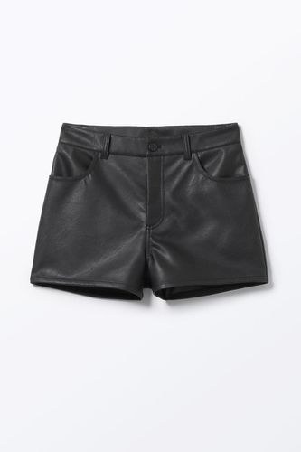 Mini-Shorts Aus Kunstleder - Monki - Modalova