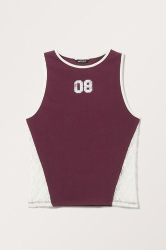 Schmales Tanktop Mit Spitzeneinsätzen - Rot - Monki - Modalova