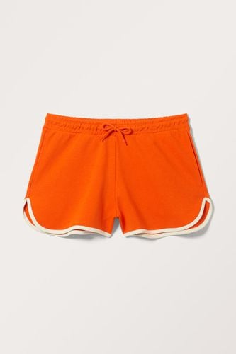 Mini-Frottee-Shorts - Orange - Monki - Modalova