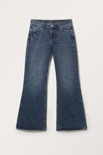 Weite Jeans Kiri Mit Schlag Und Niedriger Taille. - Blau - Monki - Modalova