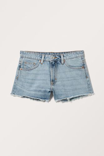 Ausgefranste Mini-Jeansshorts - Blau - Monki - Modalova