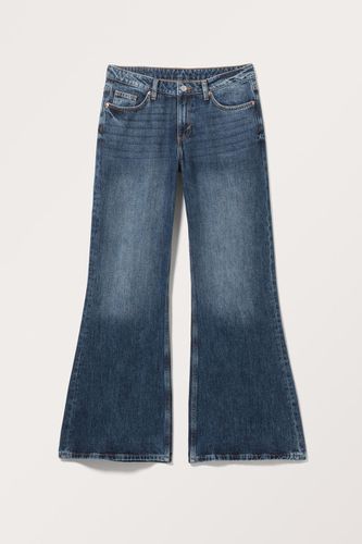 Weite Jeans Kiri Mit Schlag Und Niedriger Taille. - Blau - Monki - Modalova