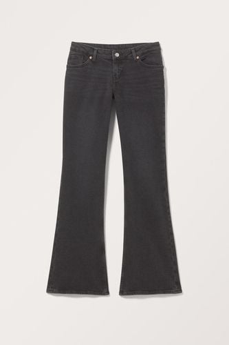 Jeans Trudy Mit Niedriger Taille Und Schlag - Schwarz - Monki - Modalova