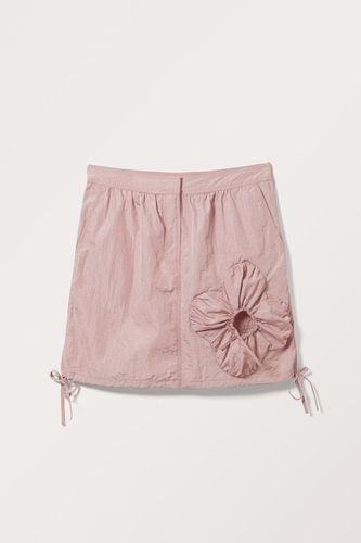 Tief Sitzender Nylon-Minirock Mit Blumen-Details - Rosa - Monki - Modalova